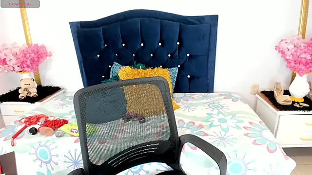 Inaya Khalifa online show from February 28, 1:27 am