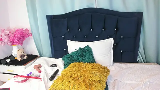 Inaya Khalifa online show from February 3, 2:53 am