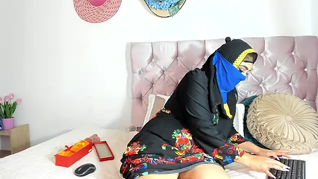 Snapshot of Inaya_Khalifa chatting on November 23, 4:22 am Inaya Khalifa online show from November 23, 4:22 am