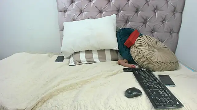 Snapshot of Inaya_Khalifa chatting on November 23, 4:28 pm Inaya Khalifa online show from November 23, 4:28 pm