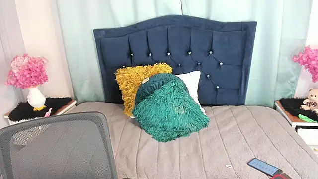 Inaya Khalifa online show from January 9, 1:23 am