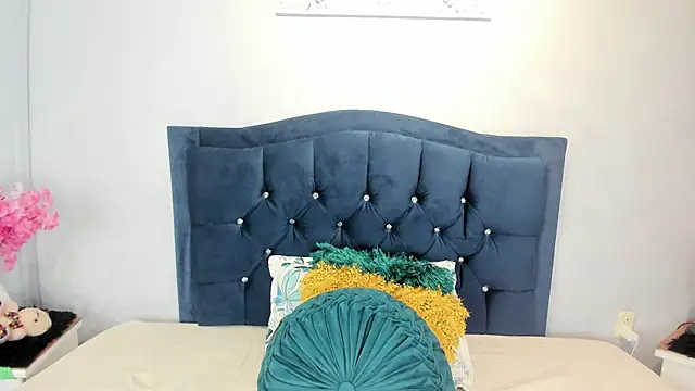 Inaya Khalifa online show from December 20, 4:10 pm