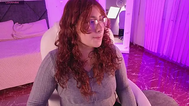 littlee red online show from April 12, 8:45 pm