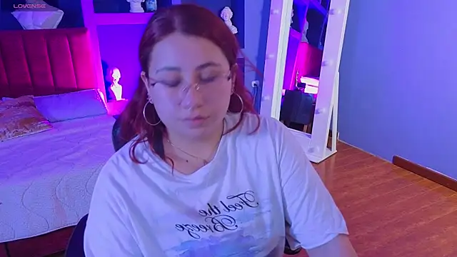 littlee red online show from March 10, 7:40 pm