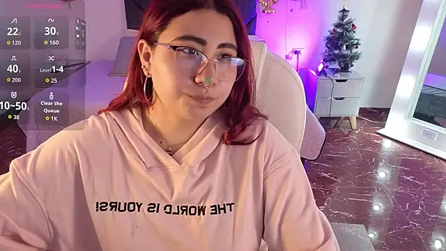 littlee red online show from December 22, 9:04 pm