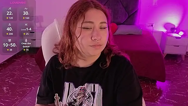 littlee red online show from April 4, 8:26 pm