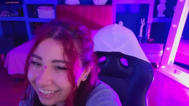 littlee red online show from February 10, 9:14 pm