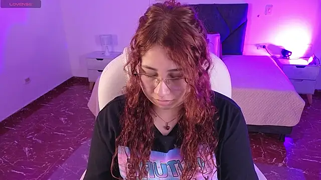 littlee red online show from March 24, 10:21 pm