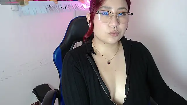 littlee red online show from November 20, 7:36 pm