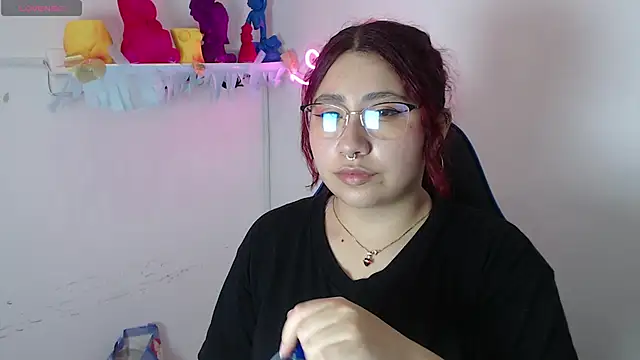 littlee red online show from November 17, 8:13 pm