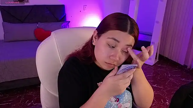 littlee red online show from February 13, 7:25 pm