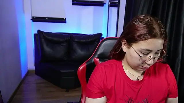 littlee red online show from March 22, 8:32 pm