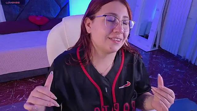 littlee red online show from March 21, 8:24 pm