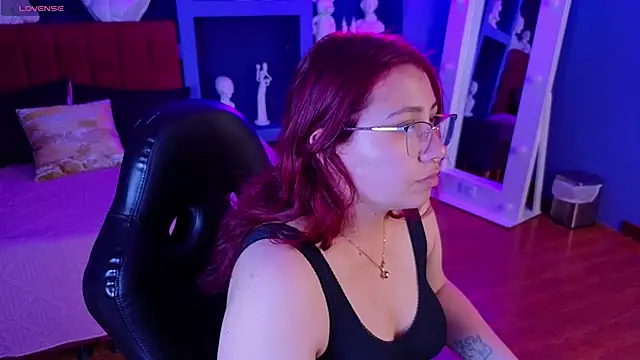 littlee red online show from June 5, 8:03 pm