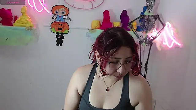 littlee red online show from October 29, 12:48 pm