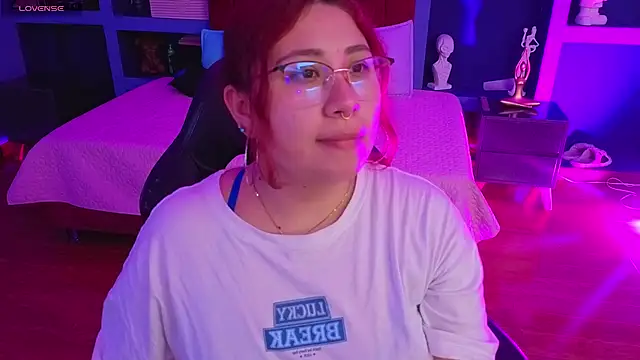 littlee red online show from February 21, 8:44 pm