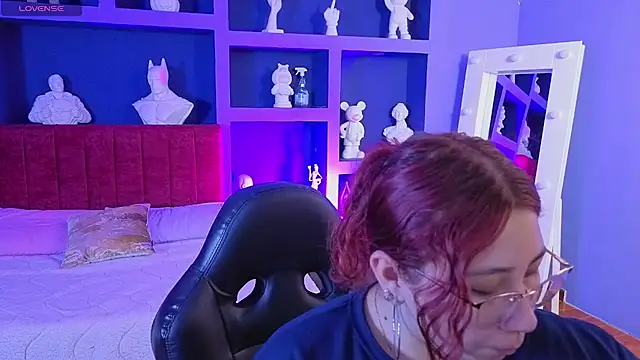 littlee red online show from March 7, 7:52 pm