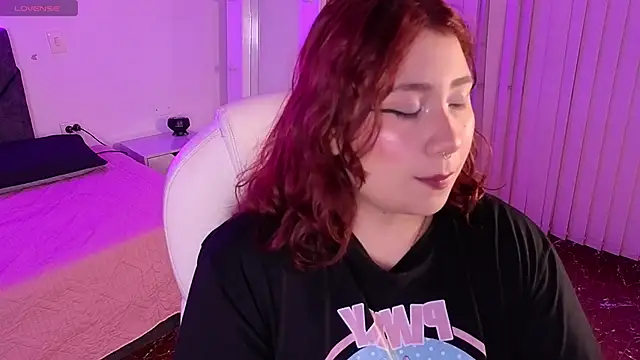 littlee red online show from May 26, 8:29 pm