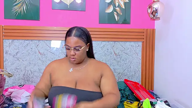 Snapshot of matureahomegirl chatting on February 20, 3:03 am matureahomegirl online show from February 20, 3:03 am