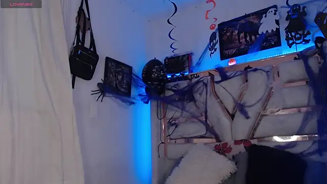 Hanna Plum online show from October 21, 8:19 pm