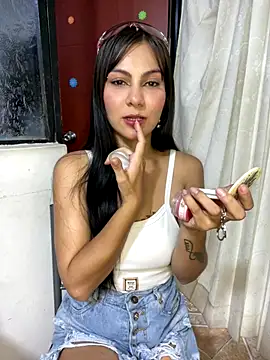 Hanna Plum online show from December 1, 5:47 pm