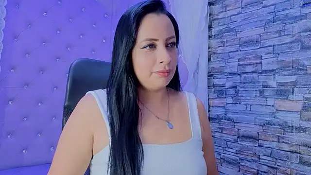 Snapshot of AshleyMontenegro chatting on November 18, 7:28 pm AshleyMontenegro online show from November 18, 7:28 pm