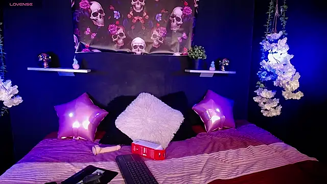 Snapshot of Emma_sweet_hot chatting on November 21, 2:16 pm Emma sweet hot online show from November 21, 2:16 pm