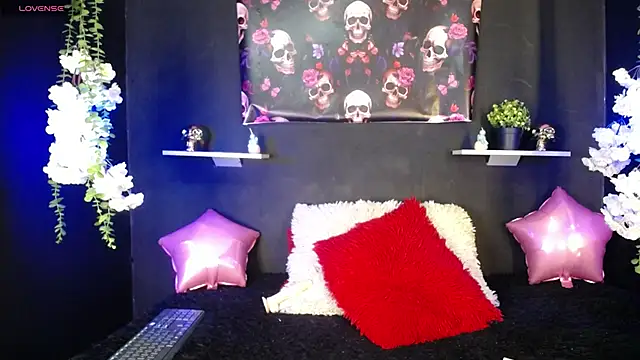 Snapshot of Emma_sweet_hot chatting on October 31, 3:08 pm Emma sweet hot online show from October 31, 3:08 pm