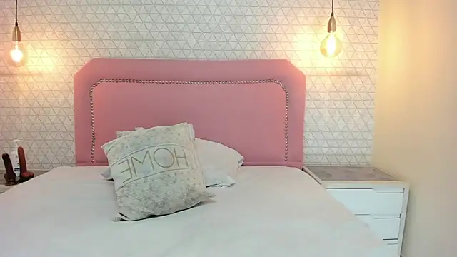 TAYLORMEYER1 online show from April 11, 3:36 am