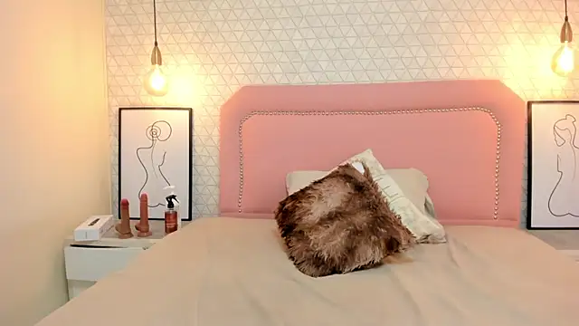 Snapshot of TAYLORMEYER1 chatting on November 6, 3:43 am TAYLORMEYER1 online show from November 6, 3:43 am