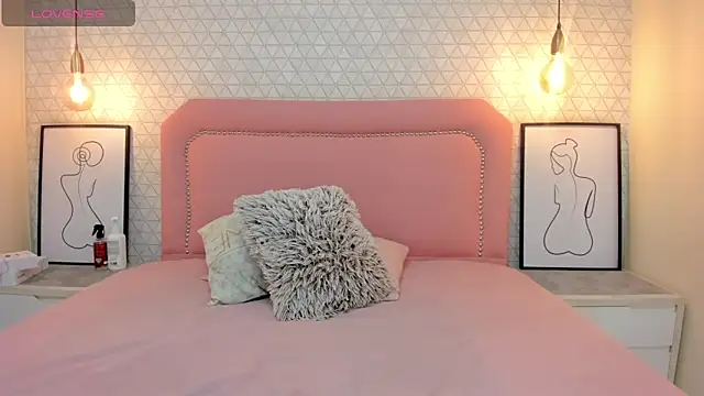 Snapshot of TAYLORMEYER1 chatting on November 13, 3:54 am TAYLORMEYER1 online show from November 13, 3:54 am