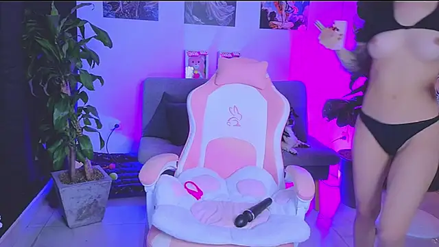 SophiaBerryy online show from April 4, 4:08 am