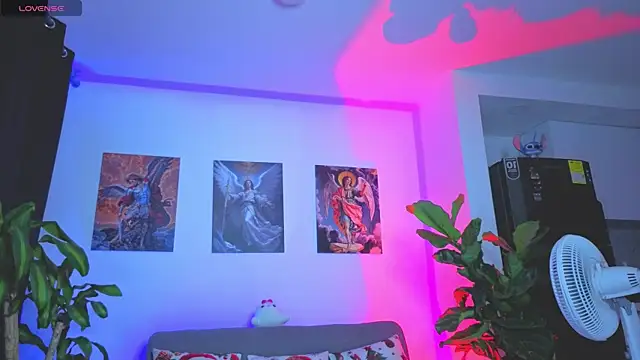 SophiaBerryy online show from December 4, 1:59 am