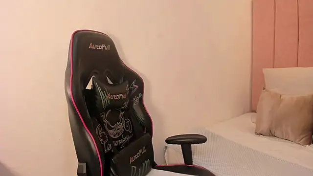 Snapshot of dulce_morbida chatting on October 23, 9:57 pm dulce morbida online show from October 23, 9:57 pm