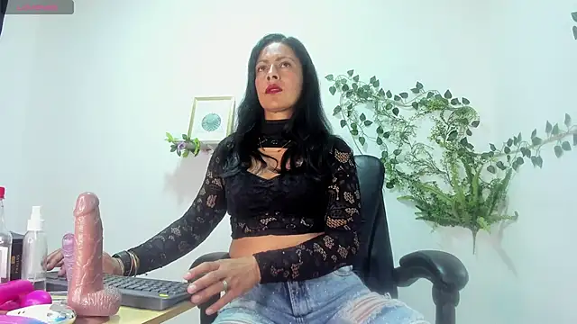 Snapshot of canelaa___ chatting on November 3, 3:15 pm canelaa online show from November 3, 3:15 pm