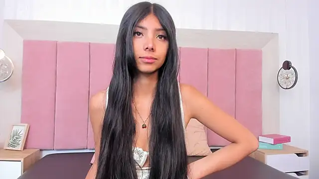 Isabella Marsh online show from December 2, 12:29 pm