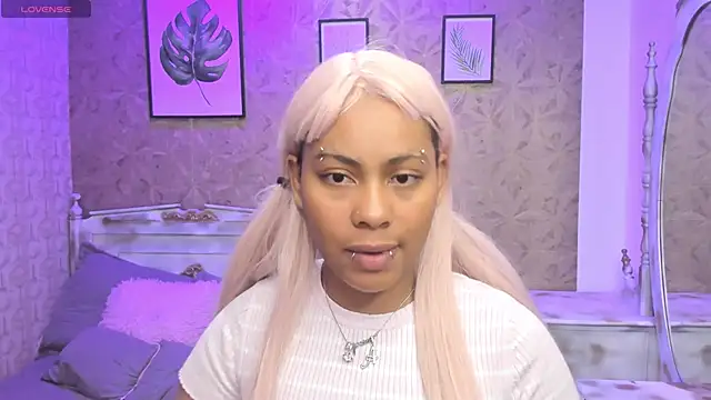 Snapshot of Sofia_clk chatting on June 12, 3:04 am Sofia clk online show from June 12, 3:04 am