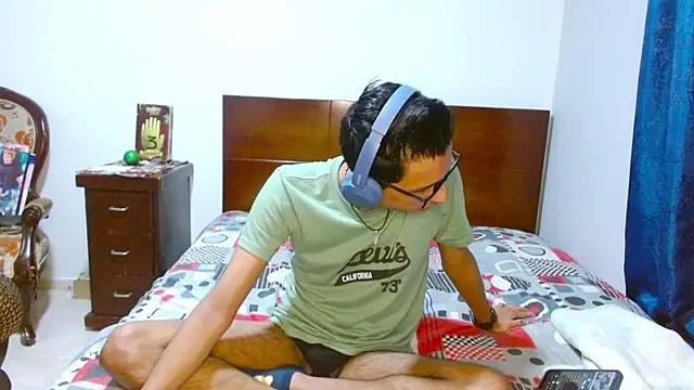 DavTwink3100 online show from December 19, 10:45 pm