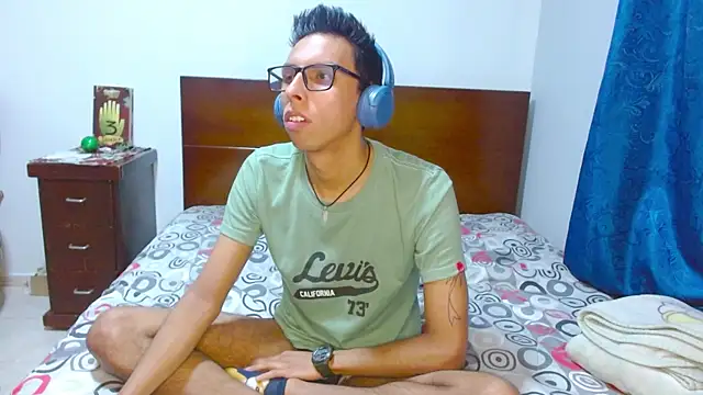 DavTwink3100 online show from December 19, 1:53 am