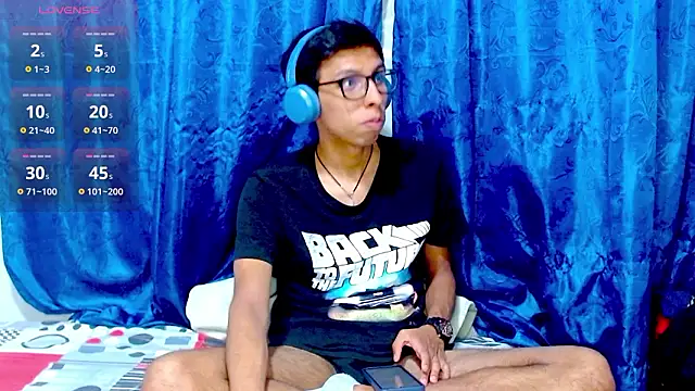 Snapshot of DavTwink3100 chatting on February 17, 2:09 am DavTwink3100 online show from February 17, 2:09 am