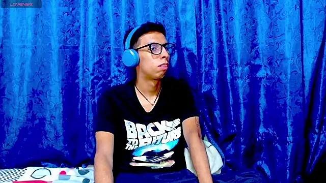 Snapshot of DavTwink3100 chatting on February 25, 1:50 am DavTwink3100 online show from February 25, 1:50 am