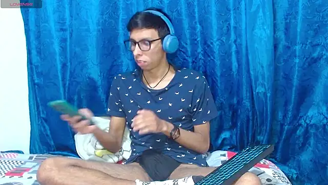 DavTwink3100 online show from April 6, 1:34 am