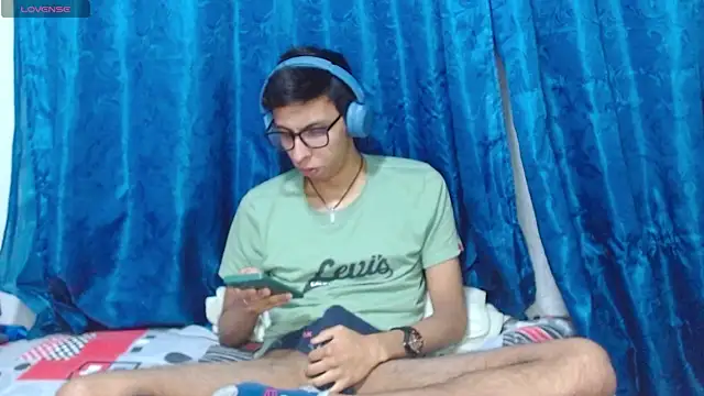 DavTwink3100 online show from April 14, 1:32 am