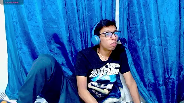 Snapshot of DavTwink3100 chatting on February 7, 1:57 am DavTwink3100 online show from February 7, 1:57 am