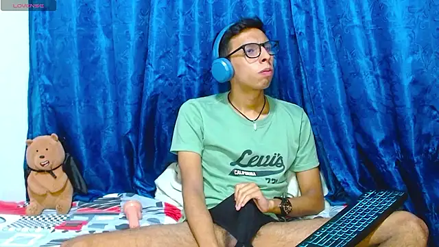 DavTwink3100 online show from March 6, 1:44 am