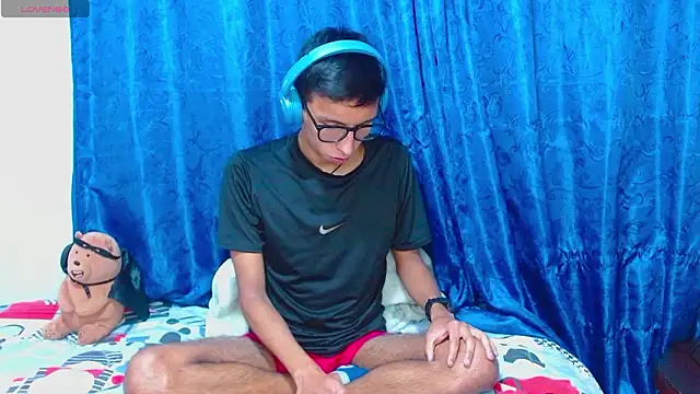 DavTwink3100 online show from March 12, 1:33 am