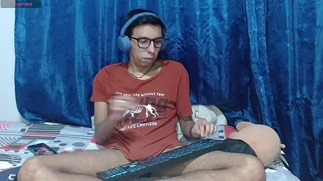 DavTwink3100 online show from April 2, 1:46 am