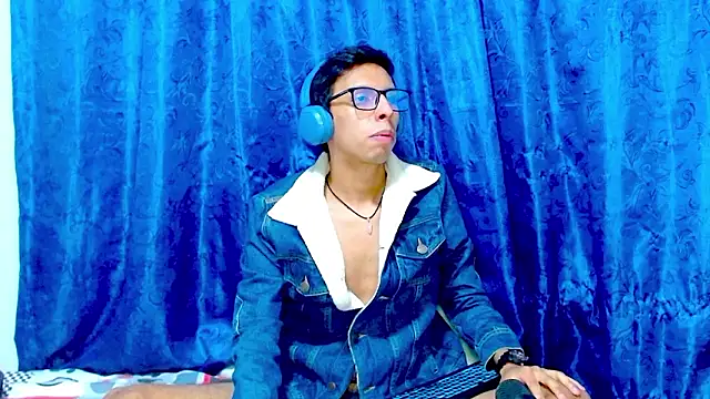 Snapshot of DavTwink3100 chatting on February 10, 1:59 am DavTwink3100 online show from February 10, 1:59 am