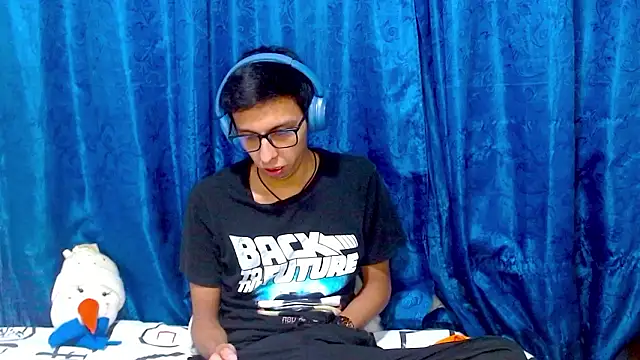 Snapshot of DavTwink3100 chatting on January 18, 2:15 am DavTwink3100 online show from January 18, 2:15 am