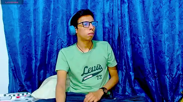 Snapshot of DavTwink3100 chatting on February 9, 1:58 am DavTwink3100 online show from February 9, 1:58 am